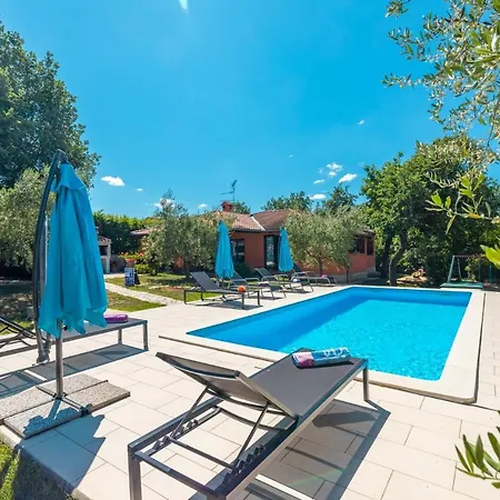 Family Friendly House With A Swimming Pool Sveti Lovrec, Istria - Sredisnja Istra - 14432 Vakantiehuis *