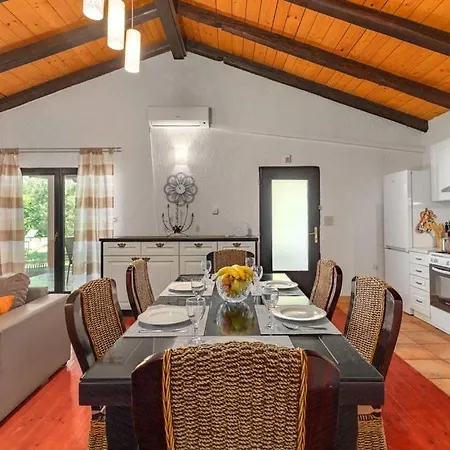 Family Friendly House With A Swimming Pool Sveti Lovrec, Istria - Sredisnja Istra - 14432 Casa de Férias